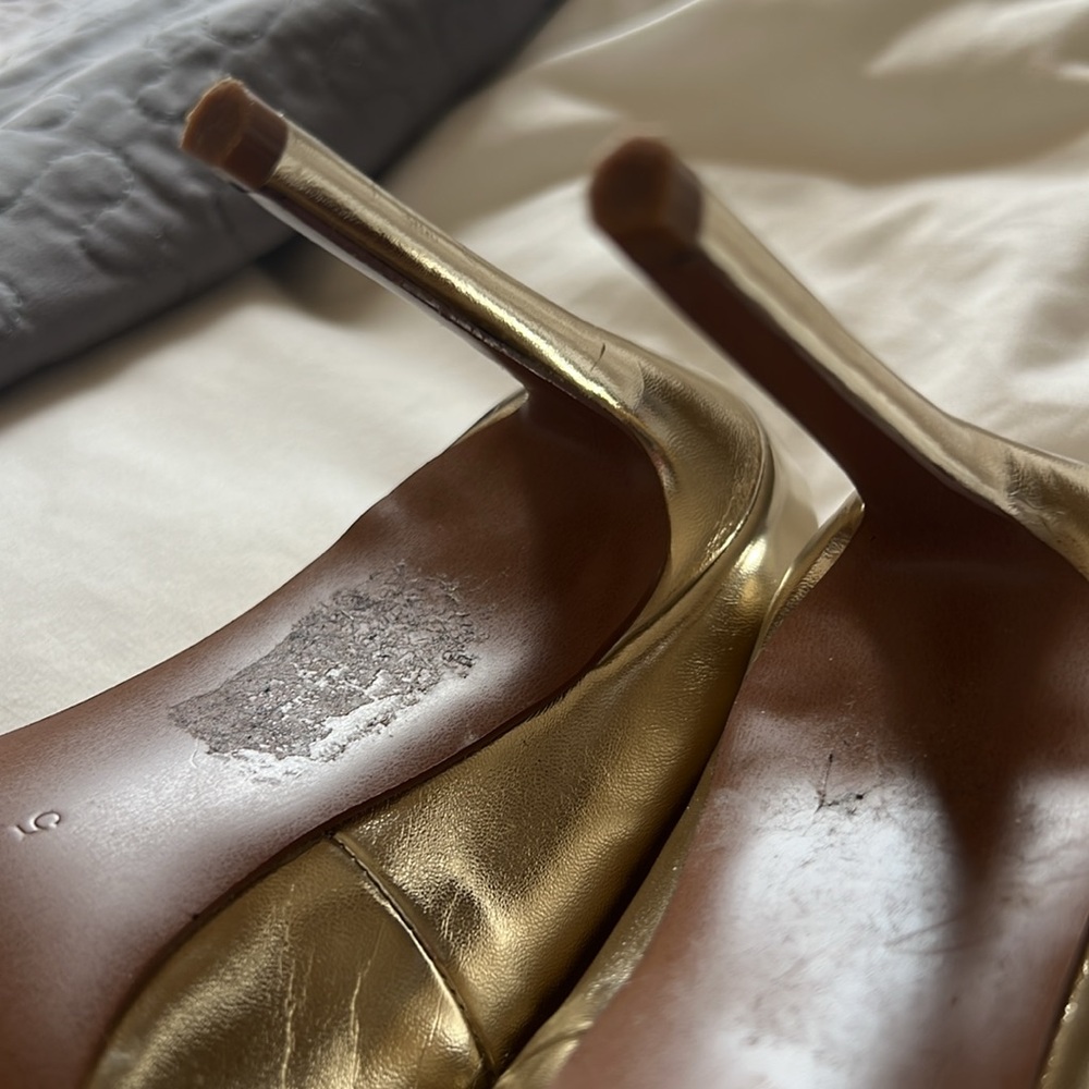 Gold heels - Picture 5 of 13